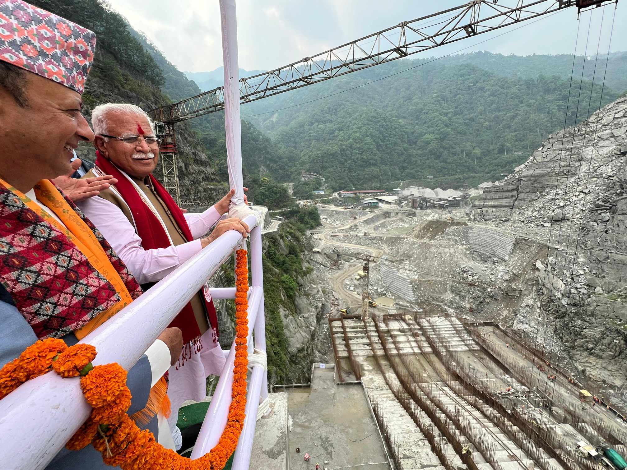 भारतीय उर्जामन्त्री खट्टरले गरे अरुण तेस्रो जलविद्युत् आयोजनाको भ्रमण