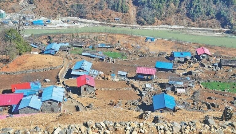 किमाथाङ्का भन्सार कार्यालयमा छैनन् कर्मचारी
