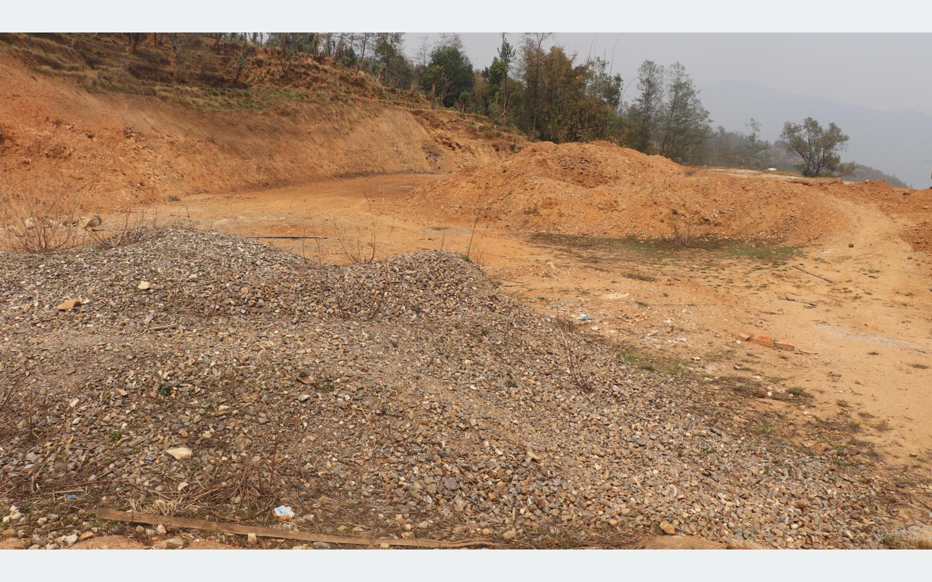 टेम्केमैयुङमा कोट अस्पताल पाँच वर्षदेखि अलपत्र, ठेकेदार सम्पर्कविहीन