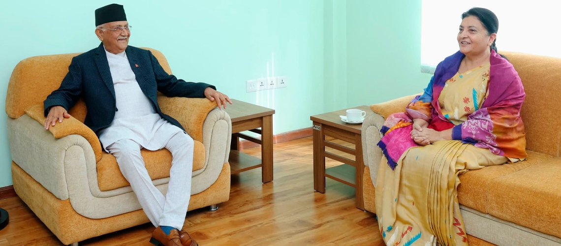 एमालेमा ओली–विद्या टसल : रोक्ने पार्टीको निर्णय, पछि नहट्ने विद्याको अडान