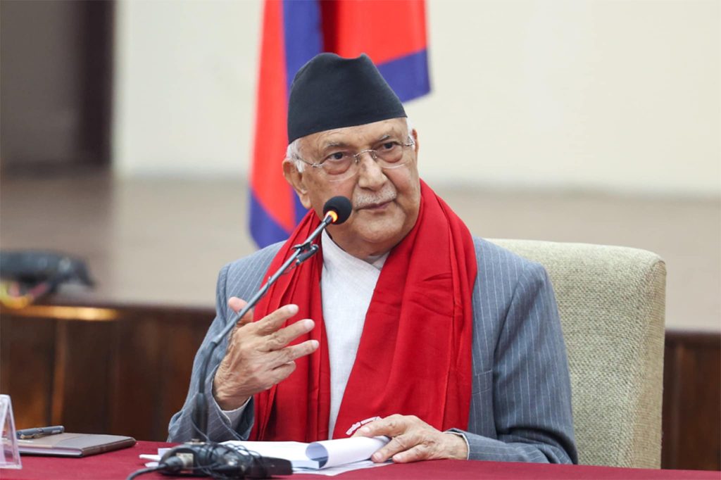 बजेटको परामर्शमा प्रधानमन्त्री, मन्त्री र सचिवसँग छलफल गर्दै