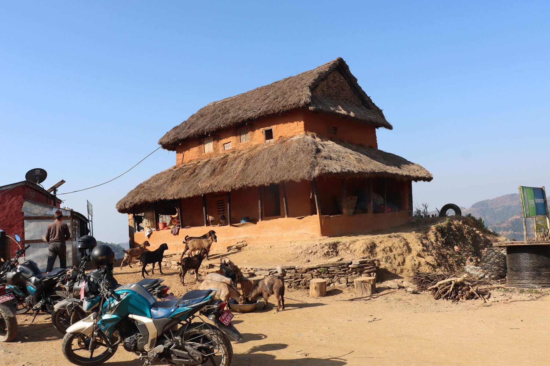 सय वर्ष पुरानो घरमा होमस्टे