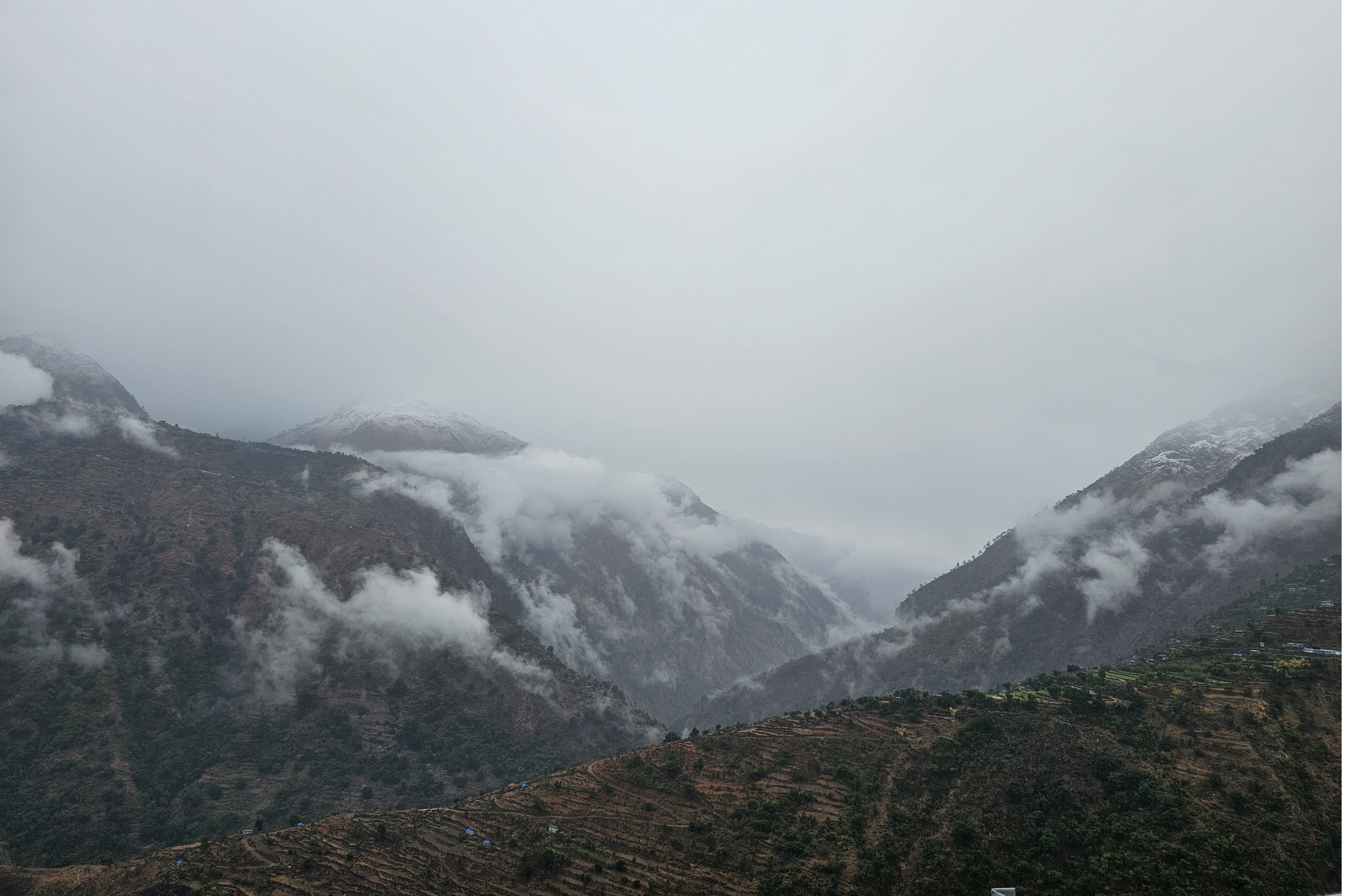 दादिङ्को डाँडामा देखेको हिउँ
