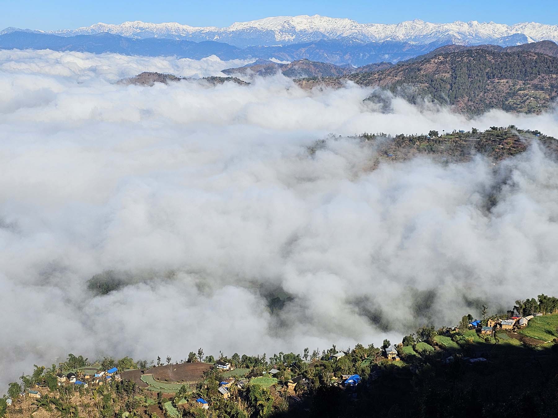 बादलुको घुम्टो मुनि दार्माकोट गाउँ