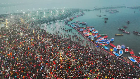 महाकुंभ २०२५ : आध्यात्मिक आस्थाको महासंगममा करोडौं भक्तजनको सहभागिता
