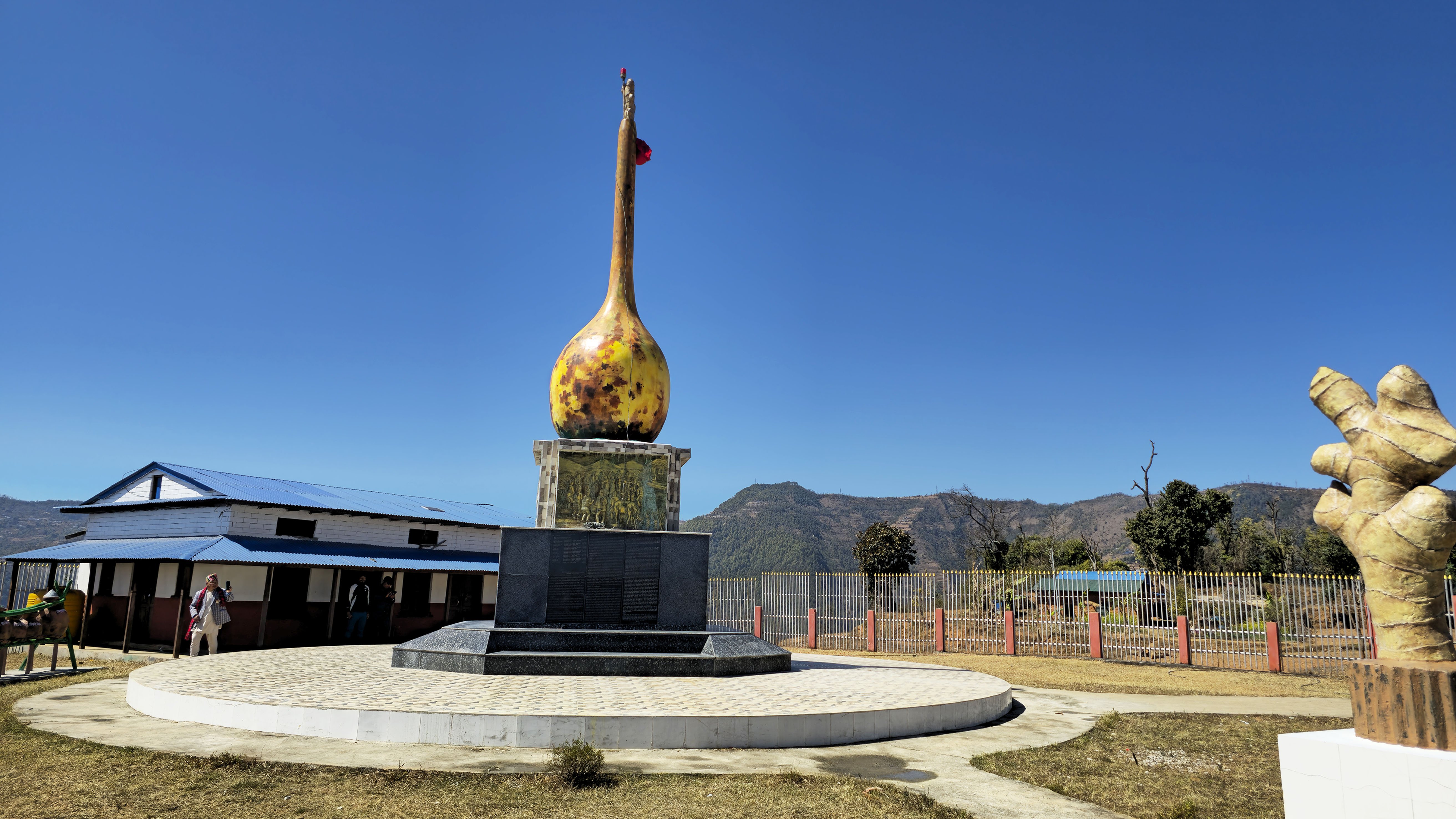 ‘स्वालेवा स्तम्भ पार्क’ (तस्बिर)