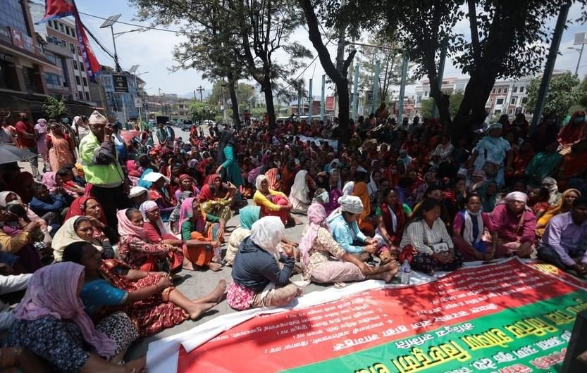 माइतीघरमा लघुवित्त पीडितहरूको प्रदर्शन