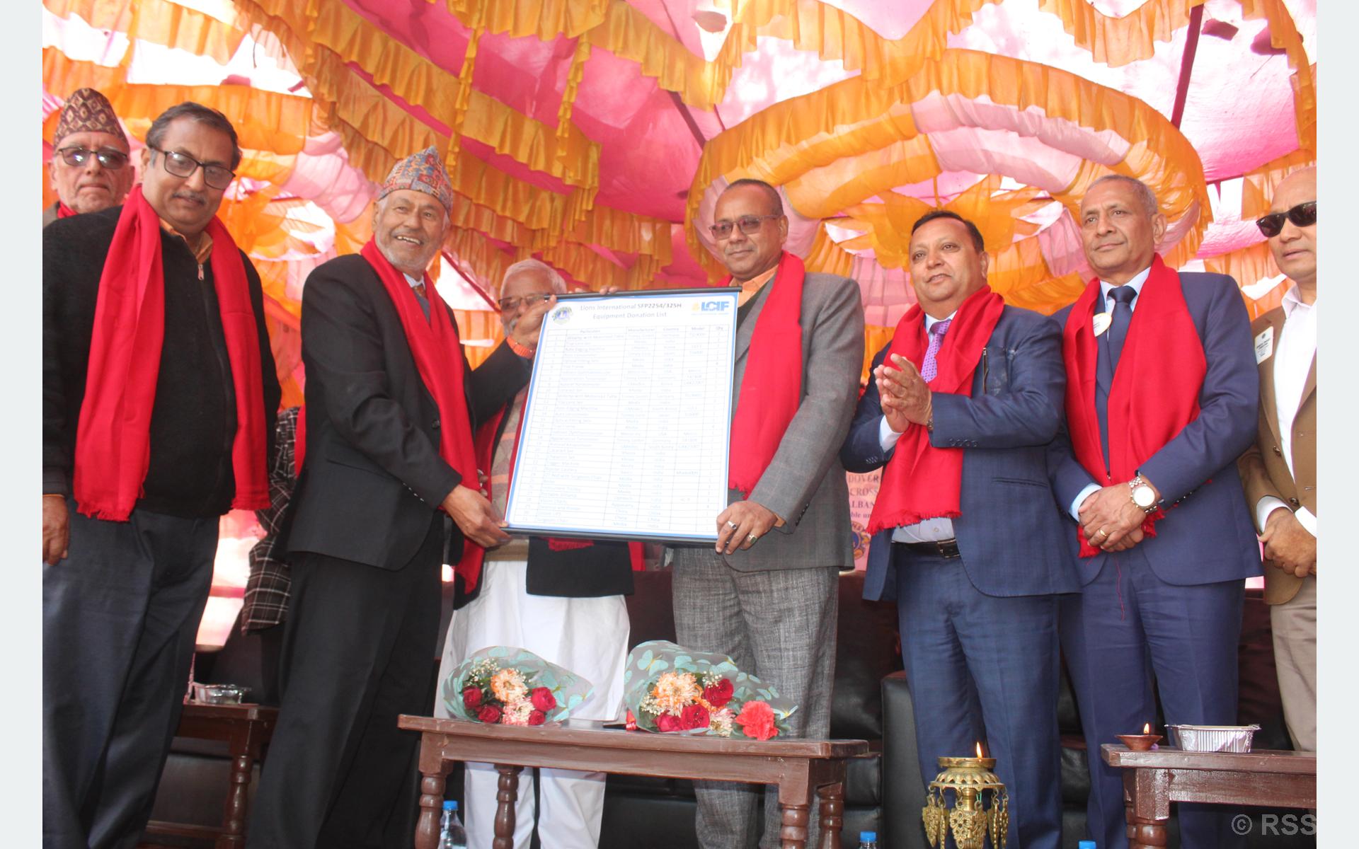 लायन्स क्लबद्वारा आँखा उपचार केन्द्रलाई दुई करोड बढीको उपकरण हस्तान्तरण