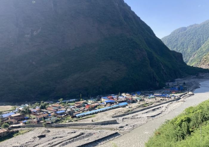 बर्खा अगावै निर्माण गरिएको तटबन्ध