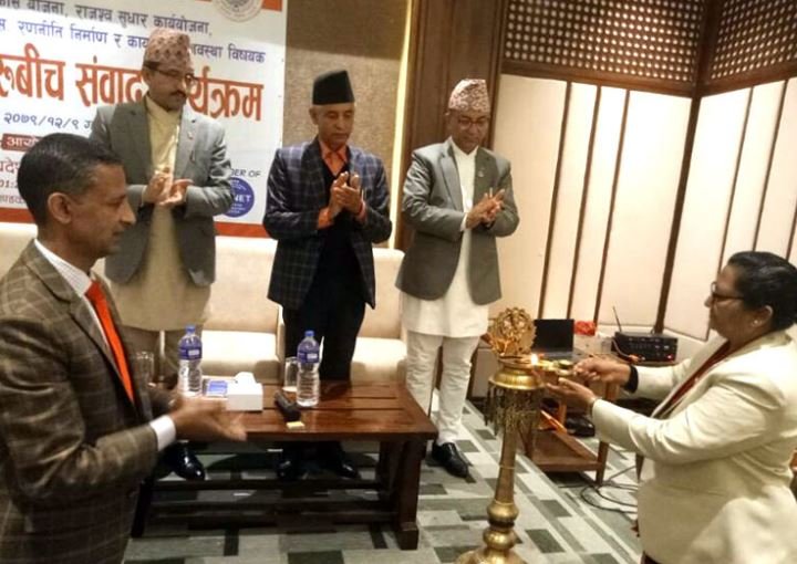 उद्घाटन गर्दै मन्त्री सुन्दास