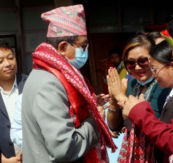 शिक्षामन्त्री राईको स्वागत