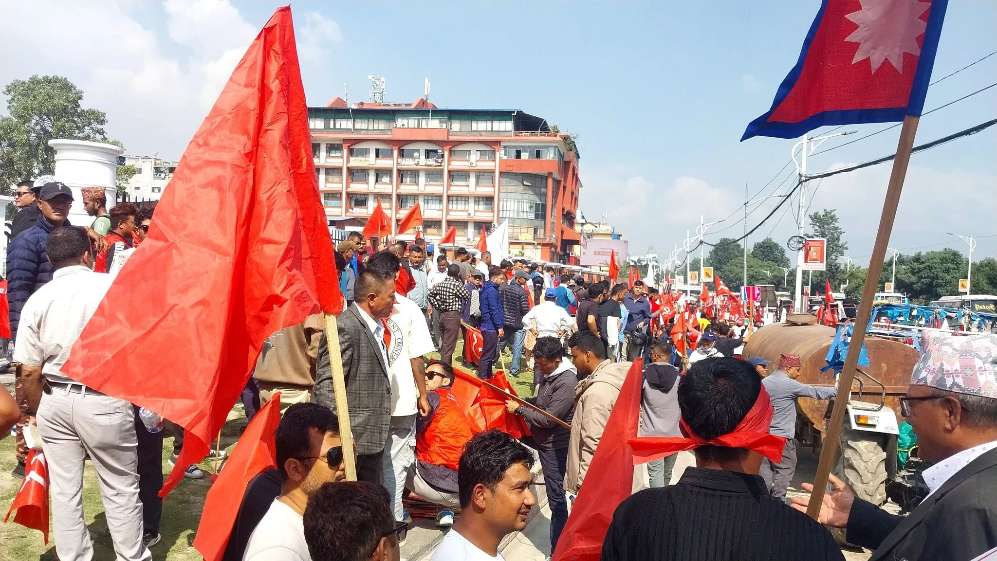 विरोध प्रदर्शनले काठमाडौँको यातायात प्रभावित