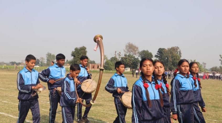 मार्चपास  गर्दै विद्यार्थी