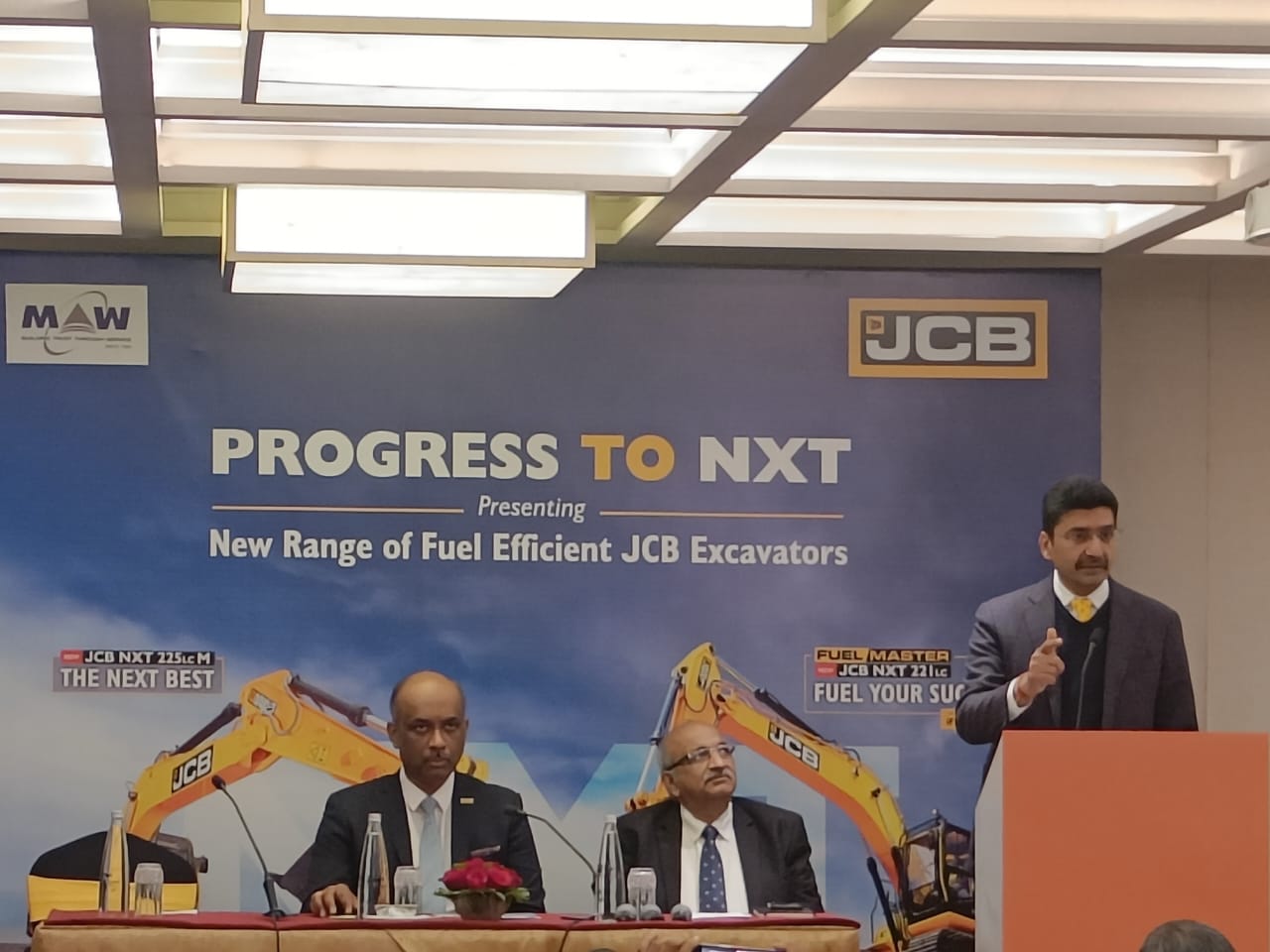 एमएडब्लू अर्थमुभर्सले नेपालमा जेसिबि एन एक्स टी  सिरिजका मेकानिकल एक्साभेटरहरू सुरु गर्ने