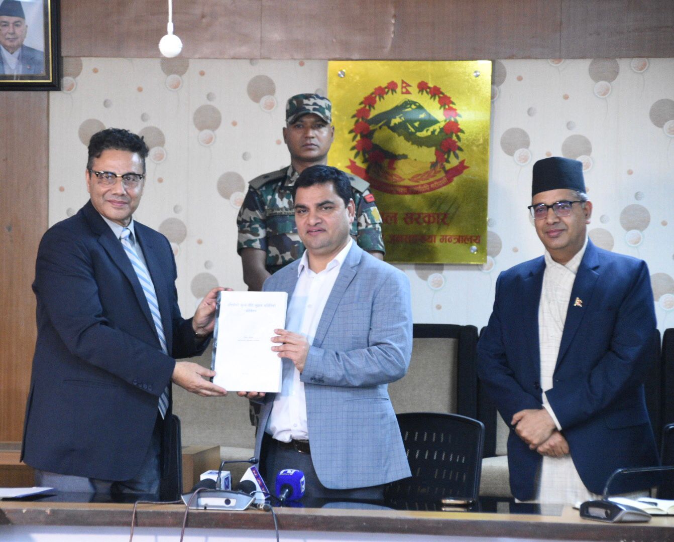 नागरिकले उचित मूल्यमा औषधि पाउने वातावरण तयार गर्छौं : मन्त्री पौडेल