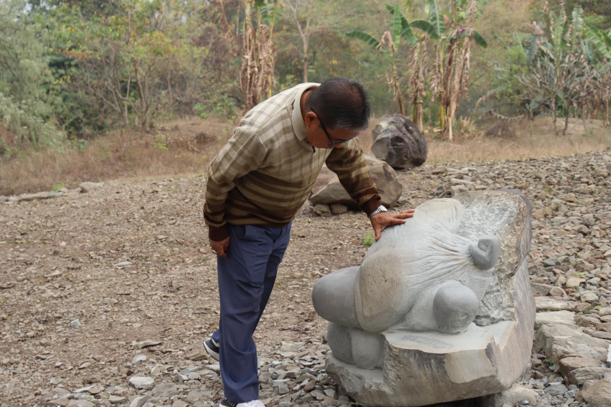धरानमा श्रमदानबाट ढुंगे पार्क निर्माण गरिँदै