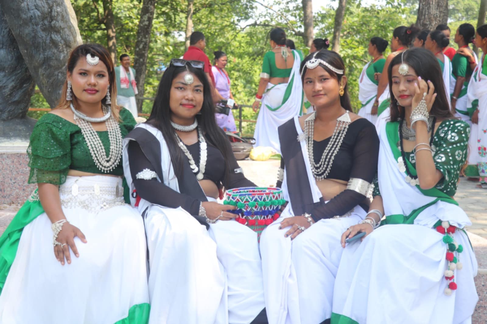 थारू संस्कृतिको संरक्षण गर्न सुन्दरहरैँचामा महोत्सव