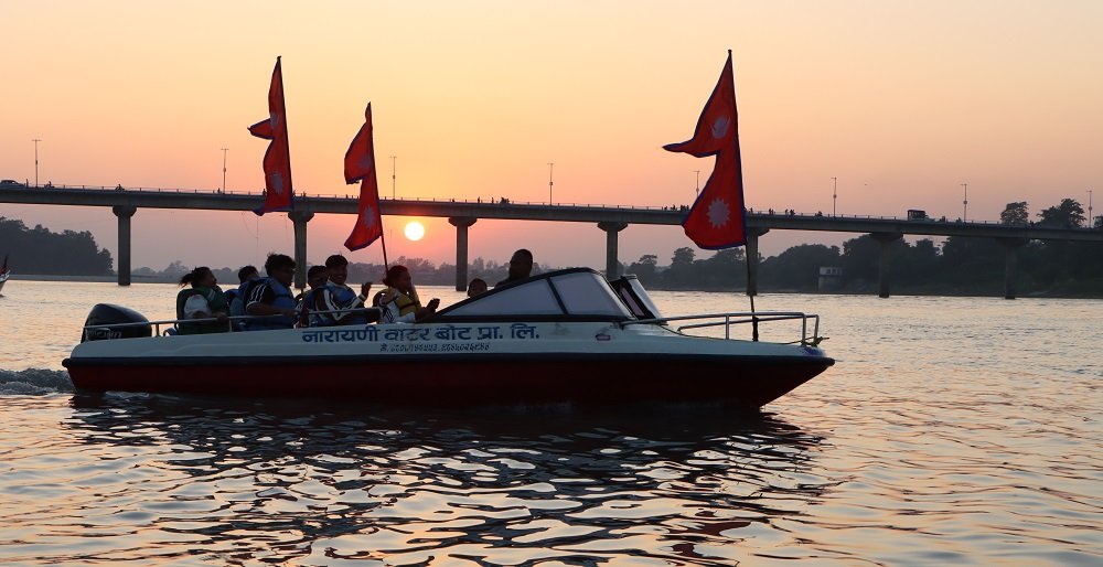 नारायणी नदीमा मोटरबोट चाडपर्वसँगै पुन सञ्चालनमा
