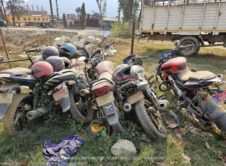 अलपत्र अवस्थामा रहेका मोटरसाइकल