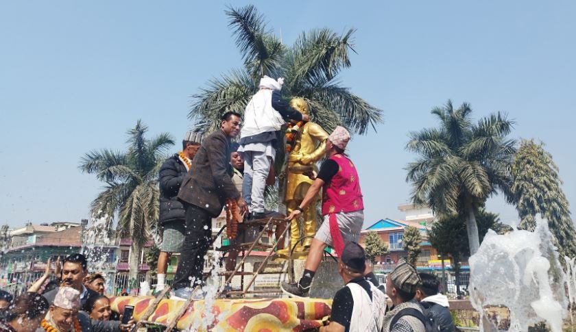 लखन थापाकोे शालिक अनावरण