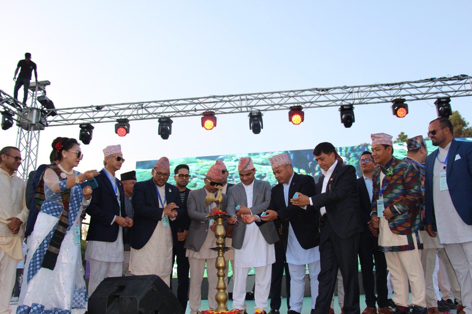 विदेशिएका श्रमिकको स्वास्थ्य बलियो बनाउन थप कार्यक्रम ल्याउने स्वास्थ्यमन्त्री पौडेलको घोषणा