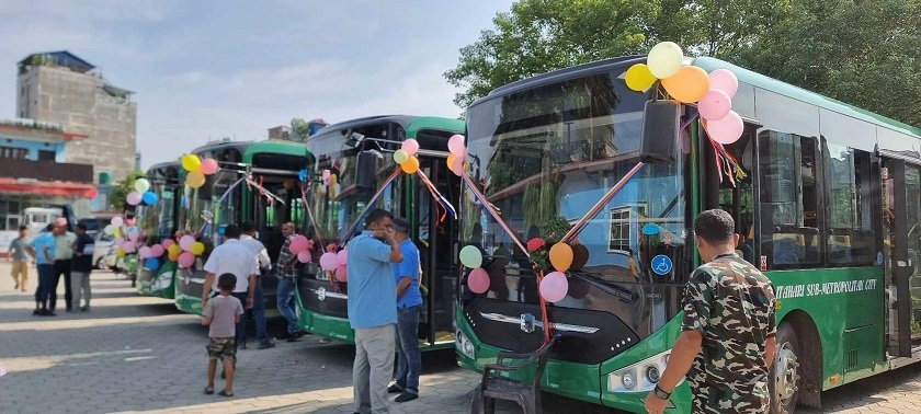 इटहरीमा चारवटा विद्युतीय बसबाट सेवा सुरु
