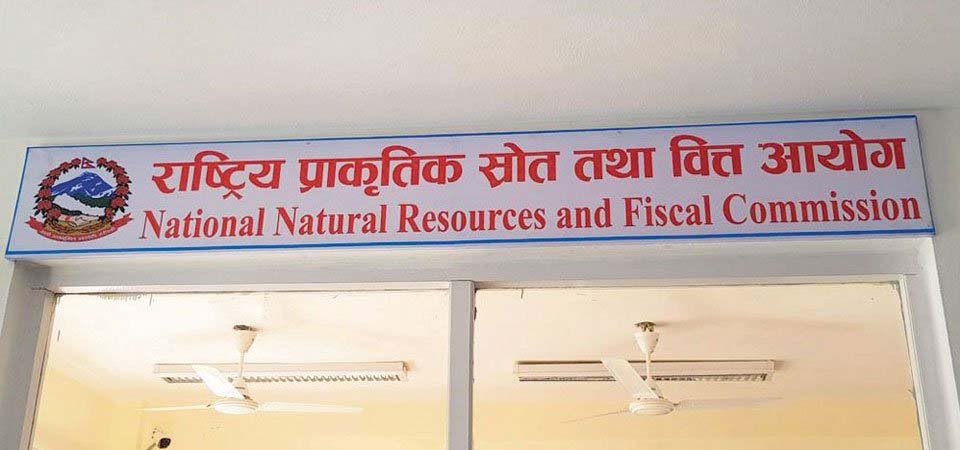 संघलाई जिडिपीको पाँच र प्रदेश तथा स्थानीय तहलाई राजस्वको १२ प्रतिशत नबढ्ने गरी ऋण उठाउन सिफारिस