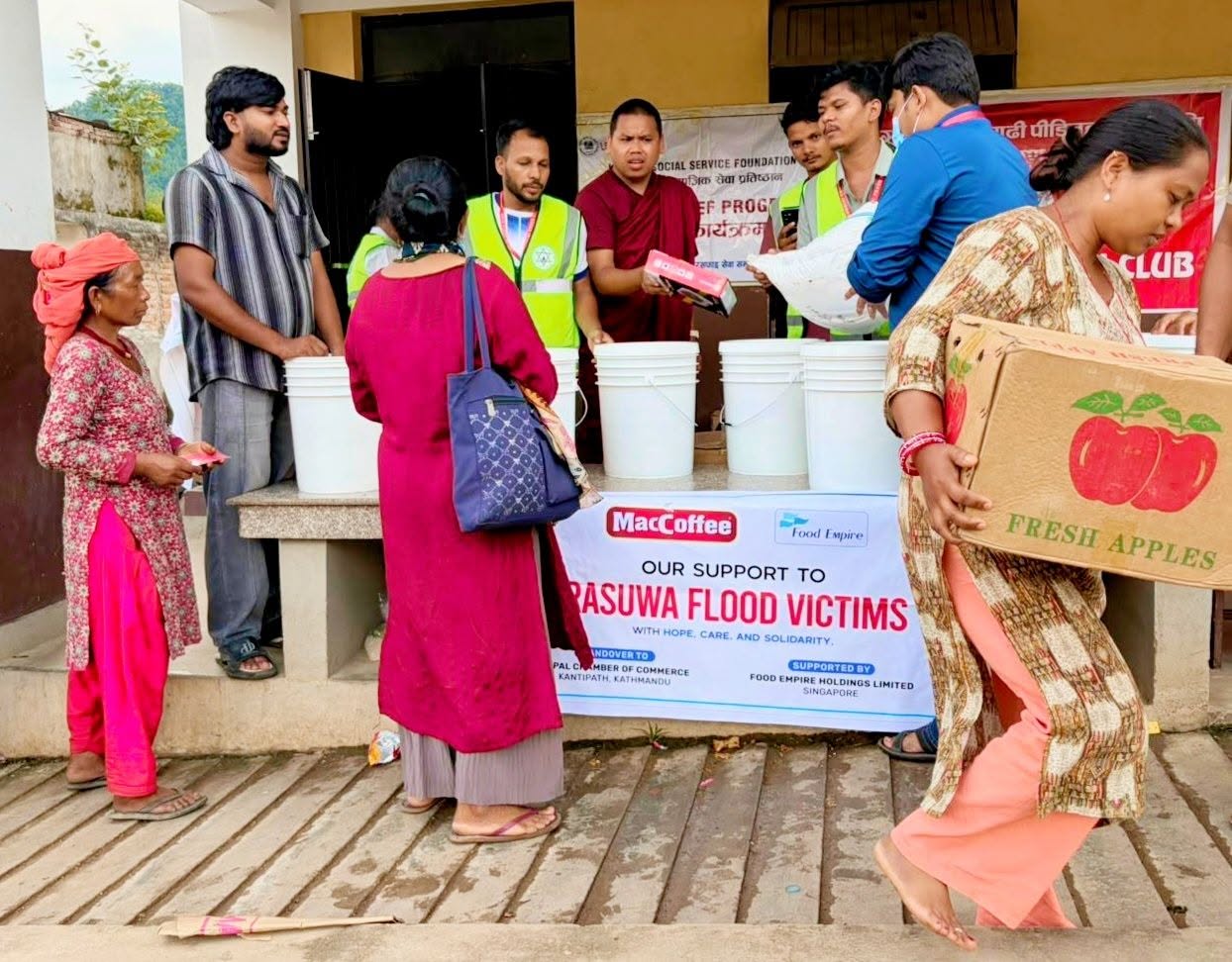 सिंगापुरको फुड इम्पायरले बाढीपीडितका लागि दियो २० हजार डलर, चेम्बरमार्फत राहत वितरण