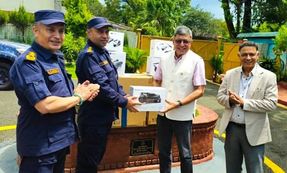 विपद्मा हातेमालो गर्दै नेपाल चेम्बरः प्रहरी प्रधान कार्यालयलाई १७ वटा सर्भिलेन्स ड्रोन हस्तान्तरण