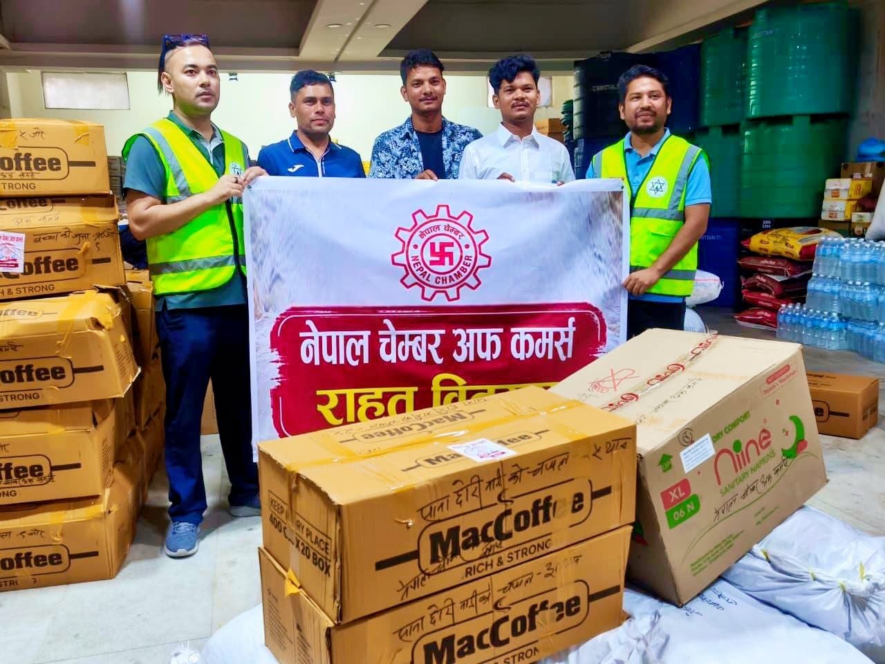 रसुवाका बाढी प्रभावित परिवारका लागि चेम्बरको राहत सामग्री सहयोग