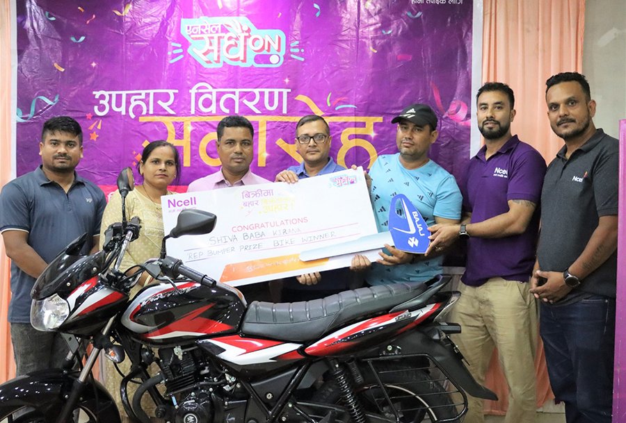 विजेता बन्दै नगेन्द्रले जिते बजाज डिस्कभर बाइक