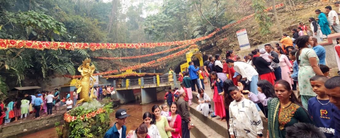 नयॉ वर्षमा छाब्दीमा भक्तजनको भीड