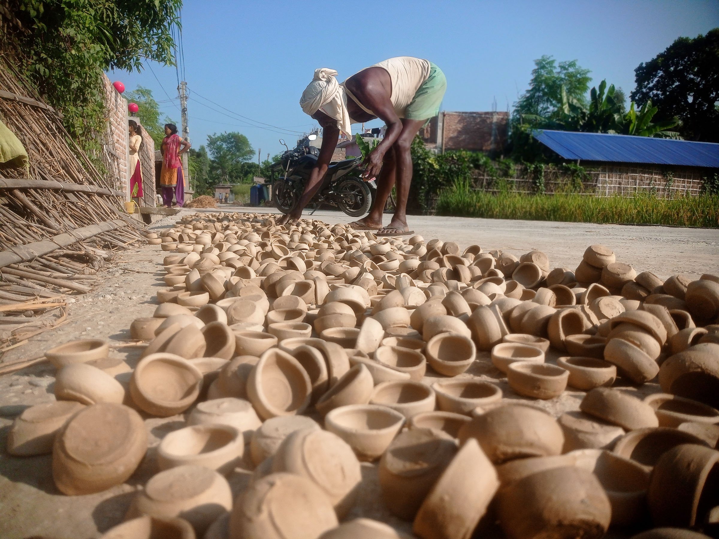 तिहारका लागि दियो