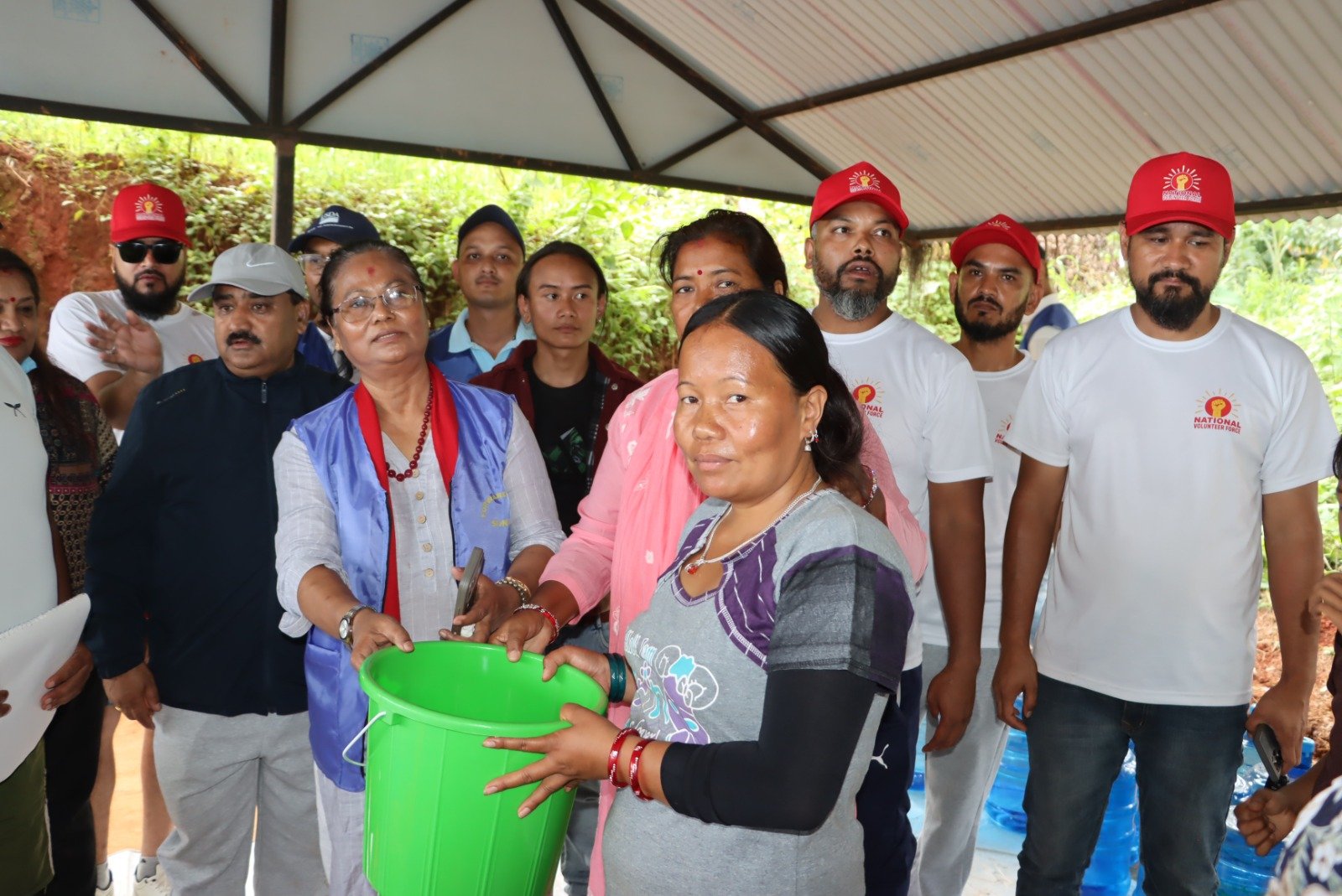 रसुवा–नुवाकोटका बाढीपीडितको पीडामा भगबती चौधरीको साथ, ‘जग्गा सरकारले देओस्, घर हामी बनाउँछौँ’