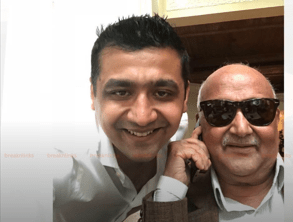 विष्णु पौडेल पक्राउपछि बिचौलिया दीपक भट्ट र ओलीको पुरानो सेल्फी भाइरल