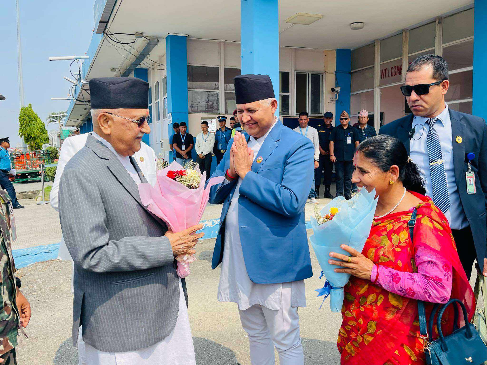 प्रधानमन्त्री ओली लुम्बिनीमा, मुख्यमन्त्री आचार्यले गरे स्वागत