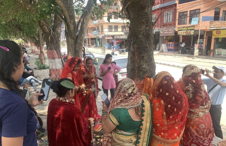 बटसावित्री पर्व मनाइँदै
