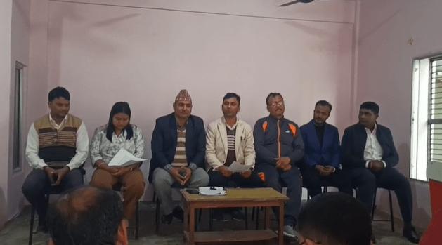 थप ७ नेताले छाडे प्रचण्डको साथ, प्रलोपामा समाहित हुने घोषणा