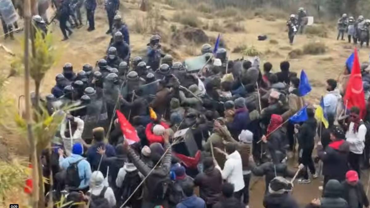 ताप्लेजुङको पाथीभरा क्षेत्रमा चालक कुटपिटको विरोधमा अनिश्चितकालीन यातायात बन्द