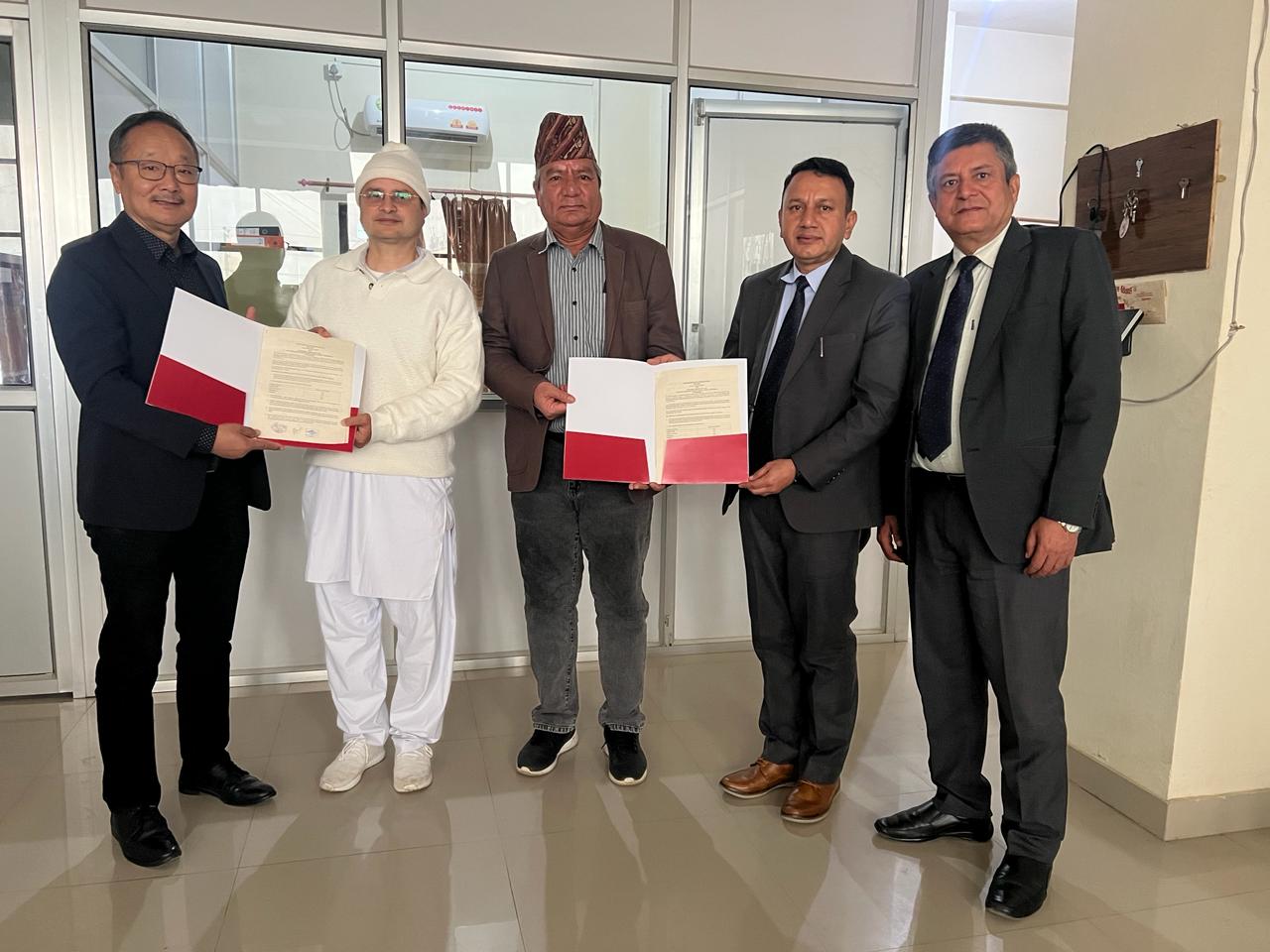 एभरेष्ट बैंक र धनगढी नेत्रालयबिच छुट सम्झौता