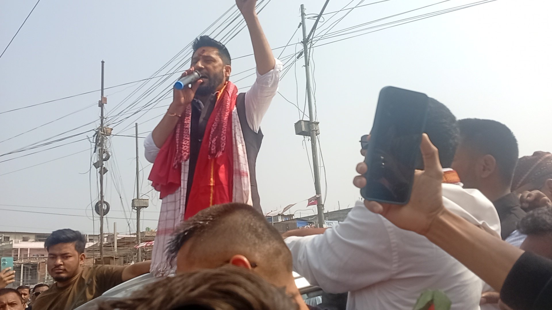 सिरहा पुगे रवि लामिछाने, समर्थकले गरे भव्य स्वागत