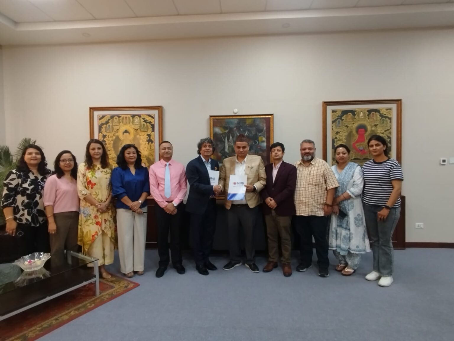 इन्भेष्टमेन्ट मेगा बैंकले नेपाल मेडकिल एसोसिएसनका सदस्यहरुलाई बैंकका सेवामा छुट दिने