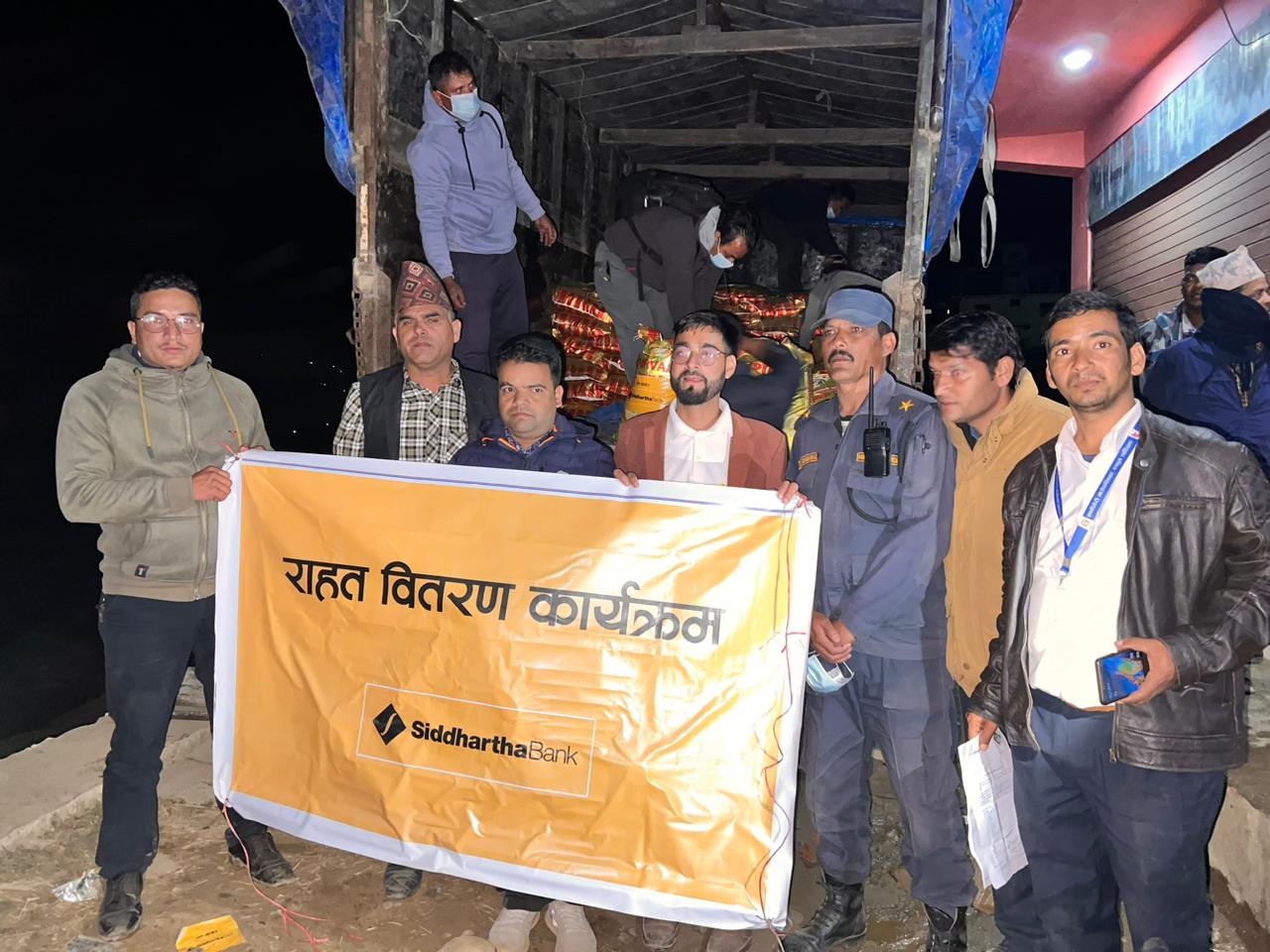 सिद्धार्थ बैंकद्वारा भूकम्प प्रभावितहरुका लागि खाद्यान्न राहत सहयोग