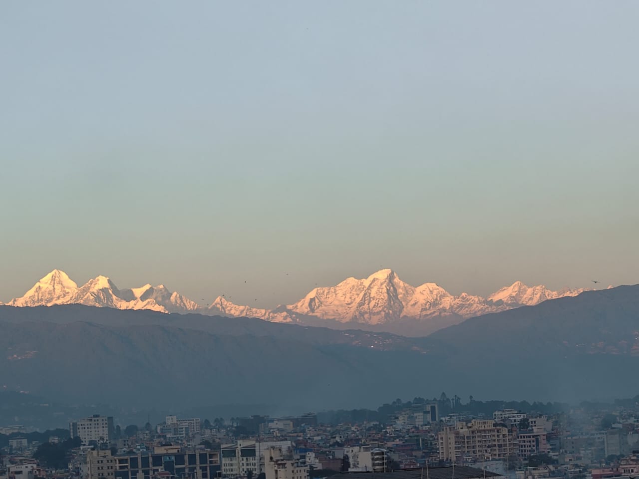 सूर्यास्तसँगै ललितपुरबाट देखिएको हिमालको मनमोहक दृश्य (तस्बिरहरू)