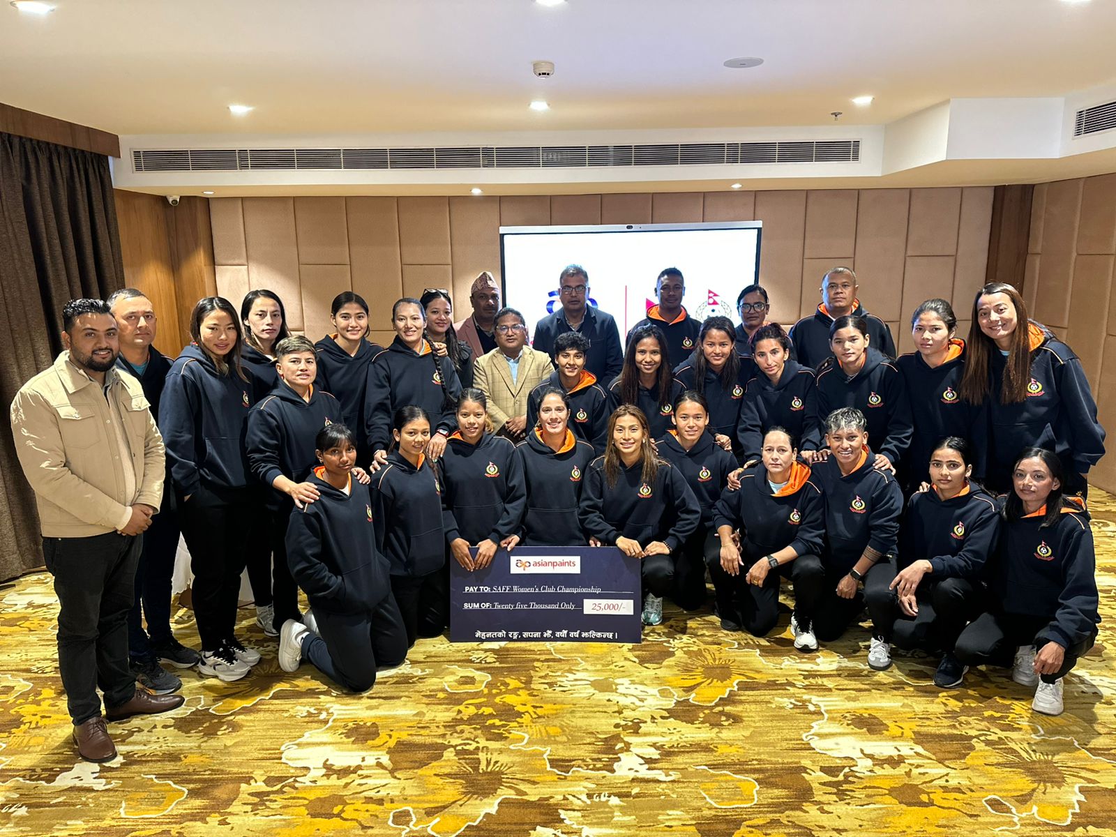एसियन पेन्ट्सले साफ विमेन्स क्लब च्याम्पियनसिपको फाइनल पुगेमा एपीएफलाई  एक लाख दिने