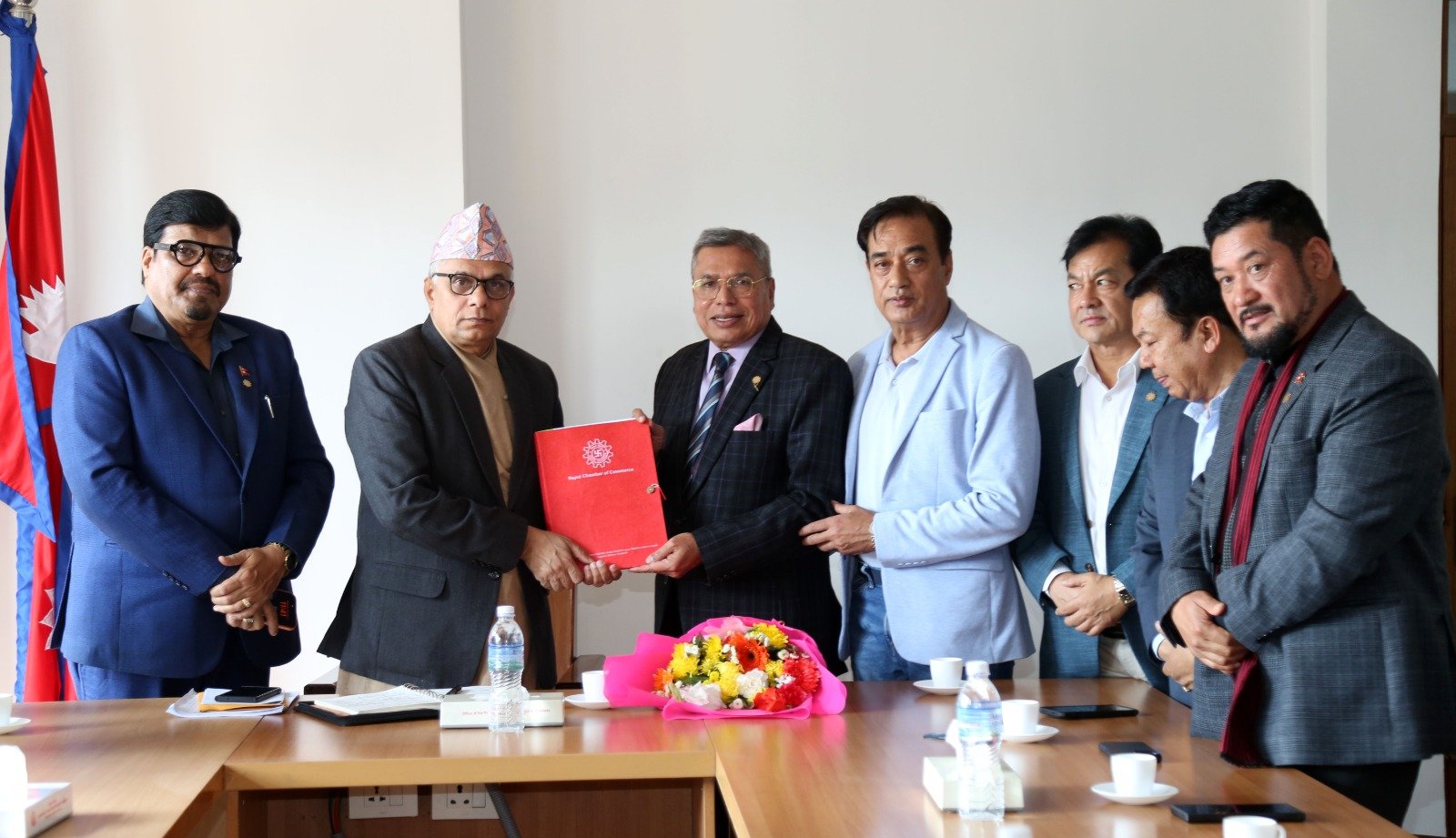 नेपाल चेम्बरद्वारा निजी क्षेत्र सुदृढीकरण र लगानीमैत्री वातावरणका लागि मुख्य सचिव अर्यालको ध्यानाकर्षण