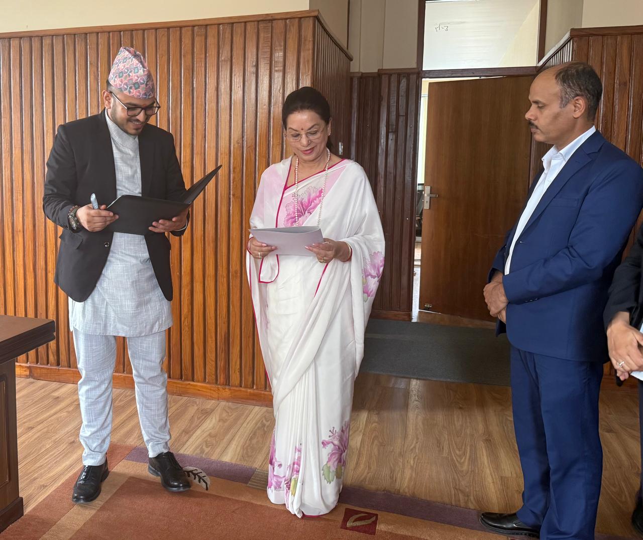 नेशनल लाइफको अध्यक्षमा प्रेमा सिंह निर्वाचित, प्राधिकरण अध्यक्ष ओझाबाट शपथ ग्रहण
