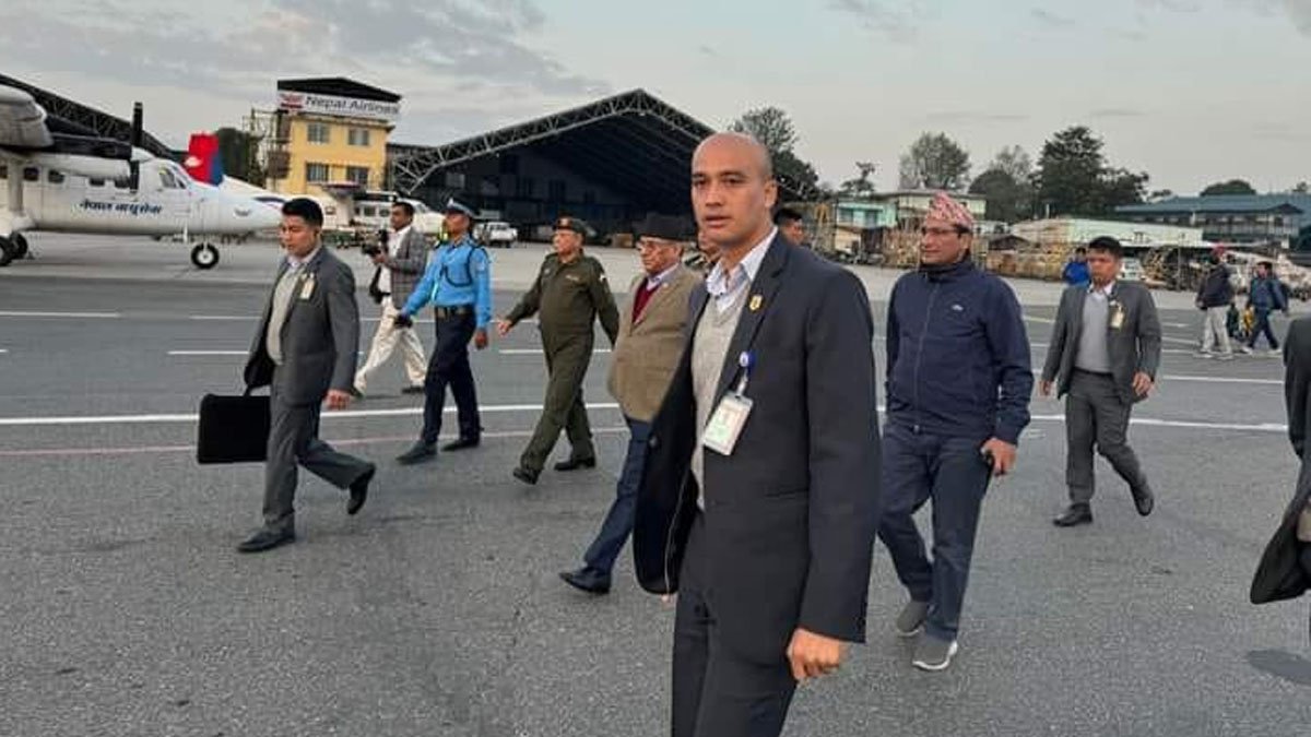जाजरकोट अस्पतालमा बिरामीलाई साहस थपेर रुकुम पश्चिम हानिए प्रधानमन्त्री प्रचण्ड