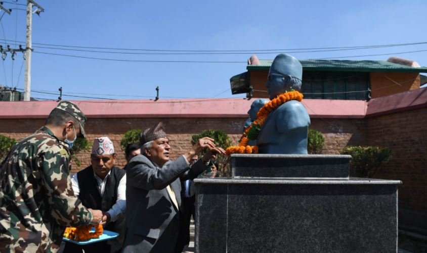 नवनिर्वाचित राष्ट्रपति पौडेल माल्यार्पण