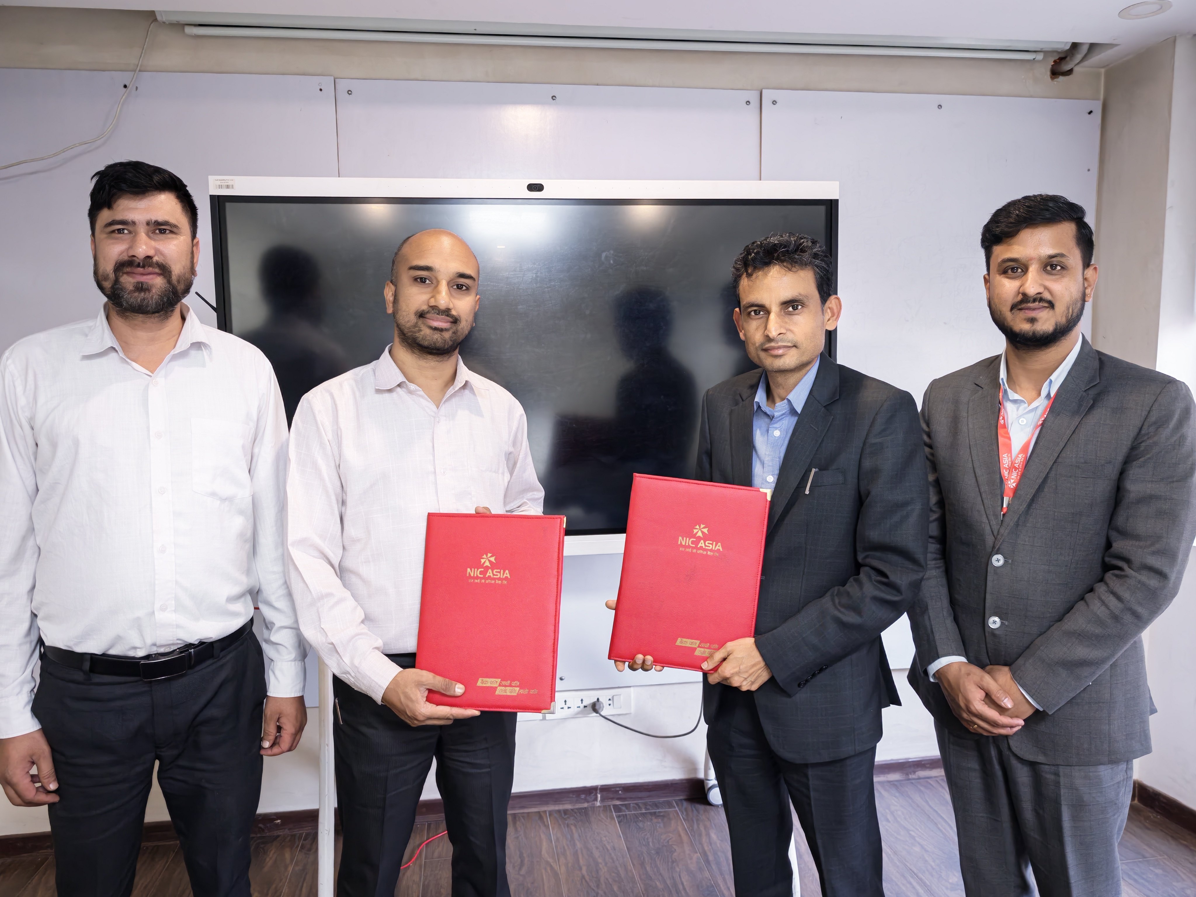 क्रेडिट कार्डमार्फत शुन्य ब्याजदरमै अनर ब्राण्डका स्मार्टफोन खरिद गर्न मिल्ने गरी एन आई सी एशिया बैंक र ईएफआईएक्स नेपाल बीच सम्झौता